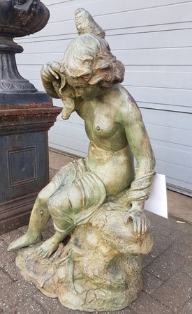 Antike bronze Frau brunnen