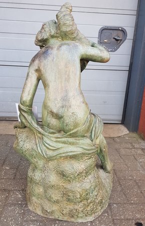 Antike bronze Frau brunnen