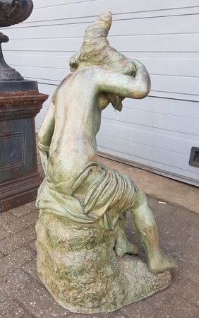 Antike bronze Frau brunnen