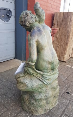 Antike bronze Frau brunnen