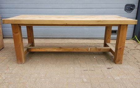 Große holz tisch