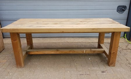 Große holz tisch