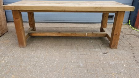 Große holz tisch