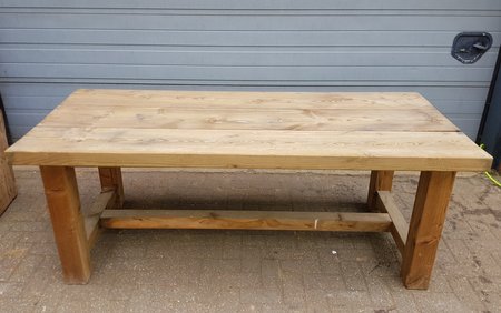 Große holz tisch