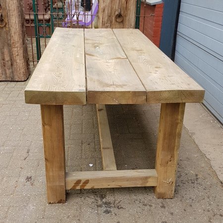 Große holz tisch