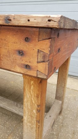 Alte industrieller Holztisch