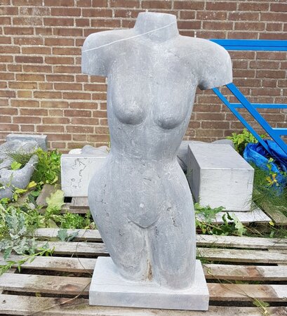 Torso aus hartgestein