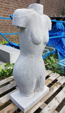 Torso aus hartgestein