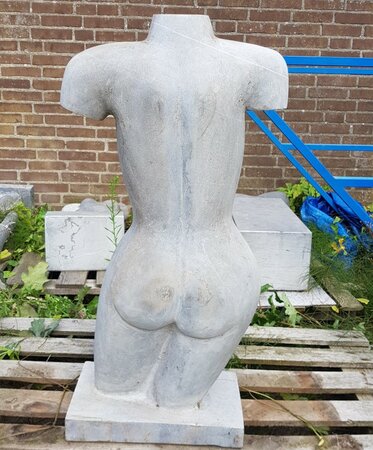 Torso aus hartgestein