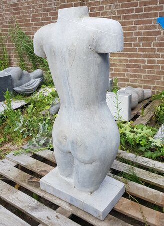 Torso aus hartgestein