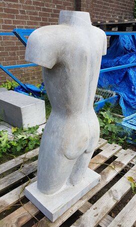 Torso aus hartgestein