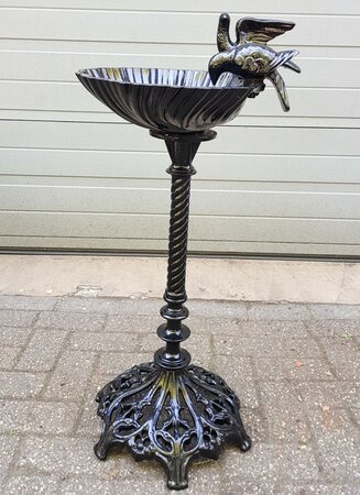 VogeltrÀnke aus aluguss