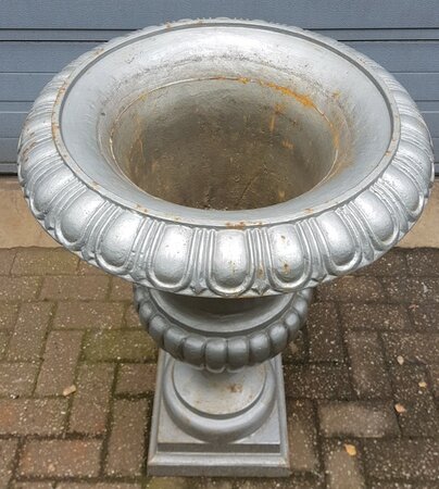 Große antike gusseisen vase