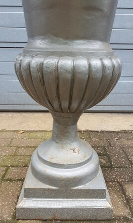 Große antike gusseisen vase