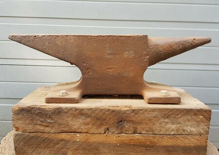 Gusseisen Amboss mit sockel