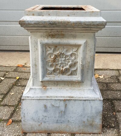 Antike gusseisen saule