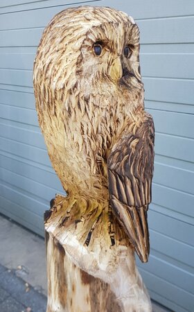 Große Holzschnitzerei Eul