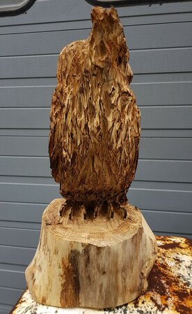 Große holzschnitzerei Eule mit ohren