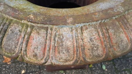Shabby antike gusseisen vase