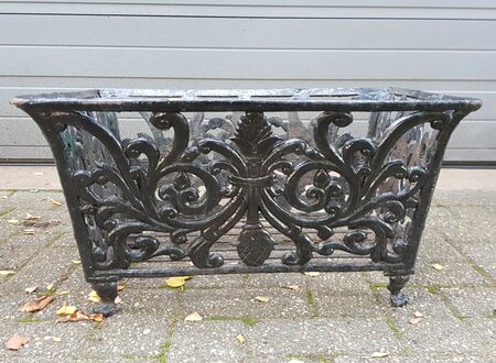 Große antike gusseisen jardiniere