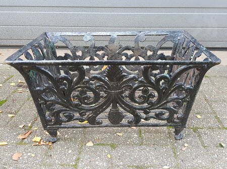 Große antike gusseisen jardiniere