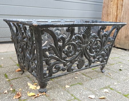 Große antike gusseisen jardiniere