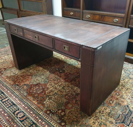 Einzigartiger Chesterfield schreibtisch komplett aus leder