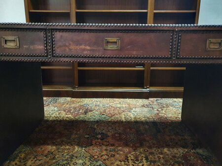 Einzigartiger Chesterfield schreibtisch komplett aus leder