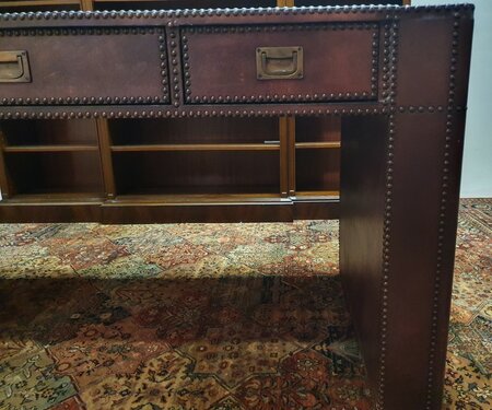 Einzigartiger Chesterfield schreibtisch komplett aus leder