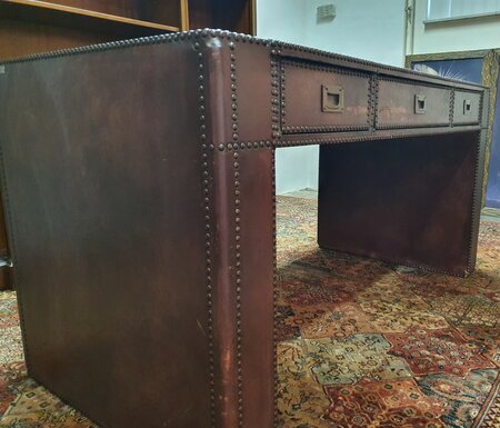 Einzigartiger Chesterfield schreibtisch komplett aus leder
