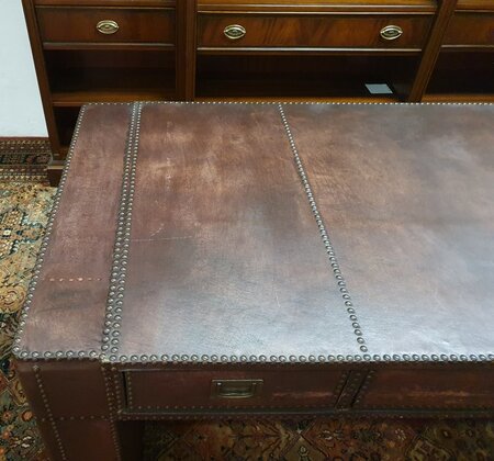 Einzigartiger Chesterfield schreibtisch komplett aus leder