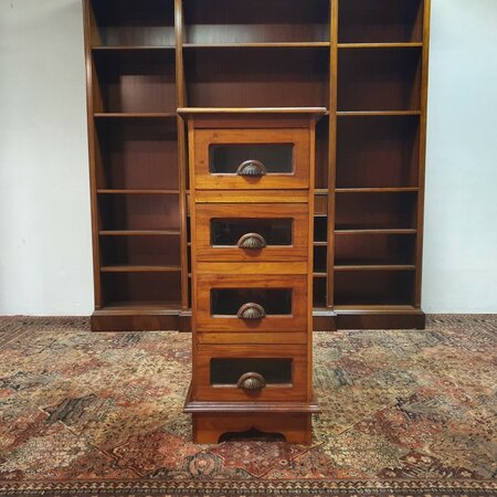 Antike schubladenschrank