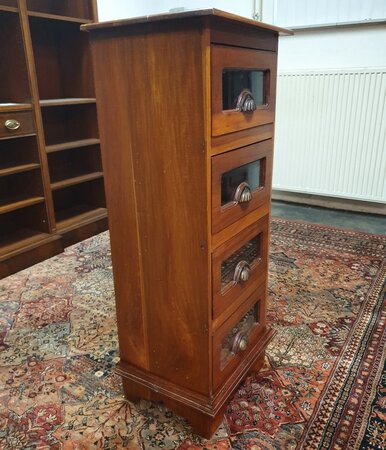 Antike schubladenschrank