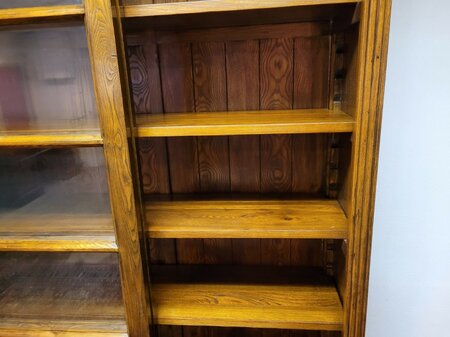 Antike bibliothek bücherregal