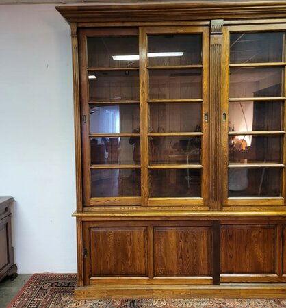 Antike bibliothek bücherregal