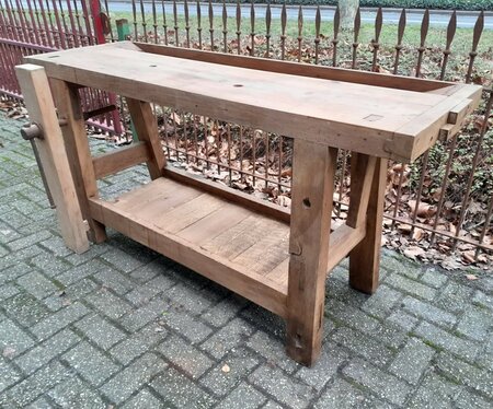 Antike Werkbank aus Holz