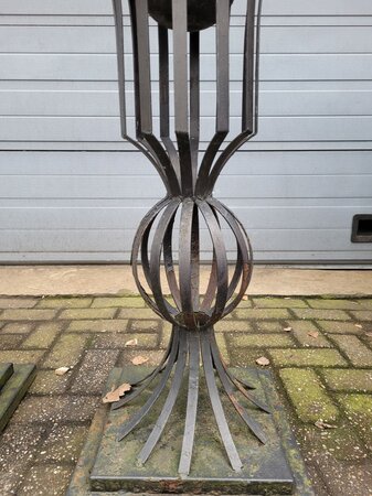 Antike schmiedeeisen säule