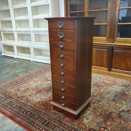 Alte aktenschrank