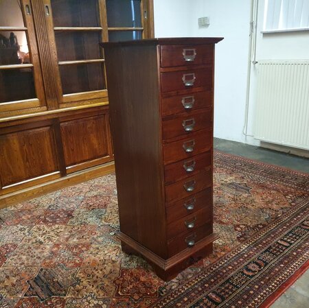 Alte aktenschrank