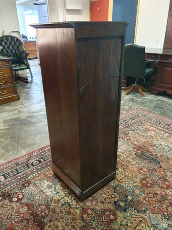 Alte aktenschrank