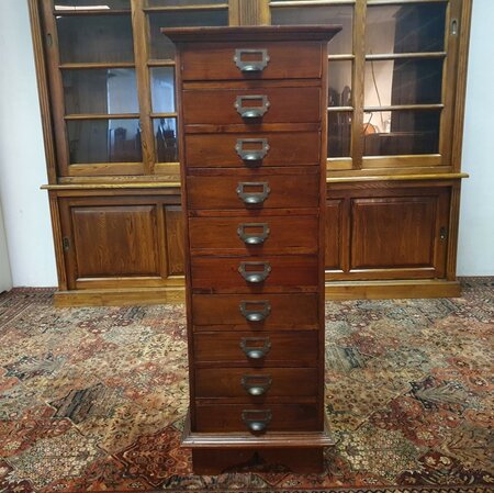 Alte aktenschrank