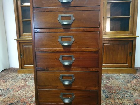 Alte aktenschrank