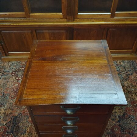 Alte aktenschrank