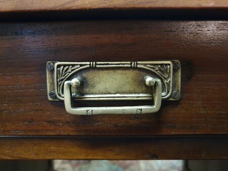Einzigartiger ovaler Englischer Chesterfield schreibtisch