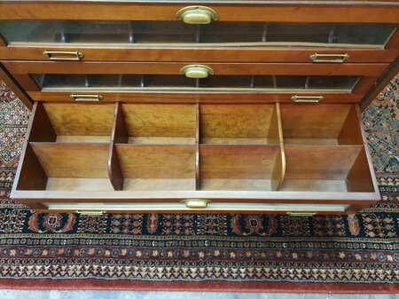 Antike kaufmann schubladenschrank