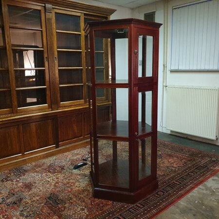 Antike sechseckige mahagoni vitrine mit geschliffenem glas
