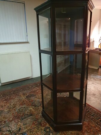 Antike sechseckige mahagoni vitrine mit geschliffenem glas