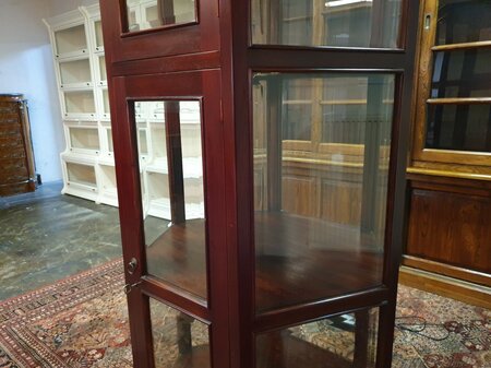Antike sechseckige mahagoni vitrine mit geschliffenem glas