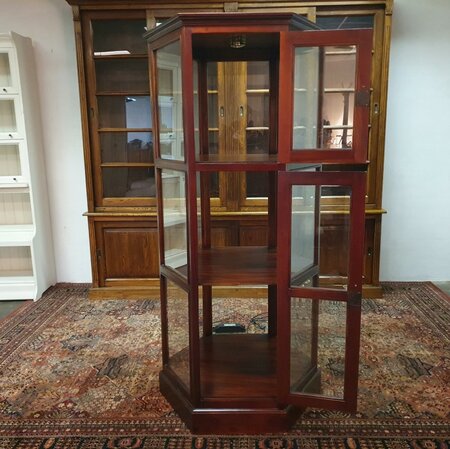 Antike sechseckige mahagoni vitrine mit geschliffenem glas