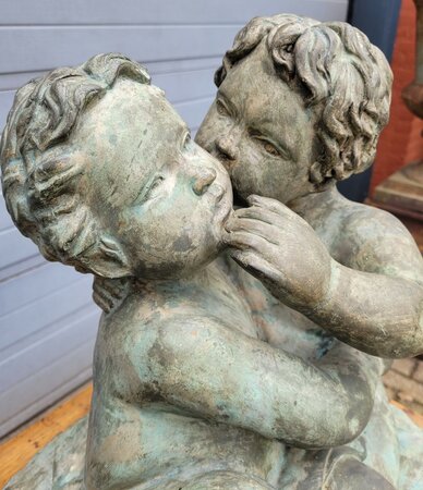 Antike Bronzestatue 2 Engel auf sitzkissen